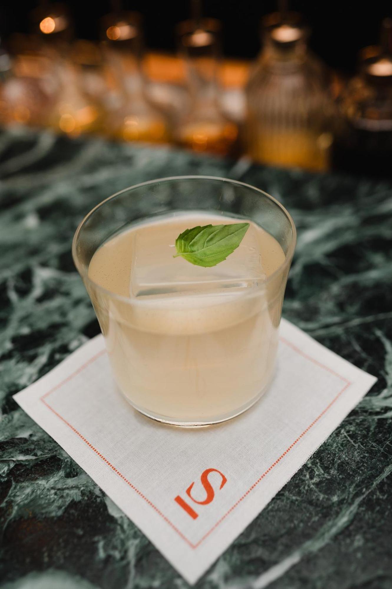 Отель Sly Берлин Экстерьер фото A Clover Club cocktail