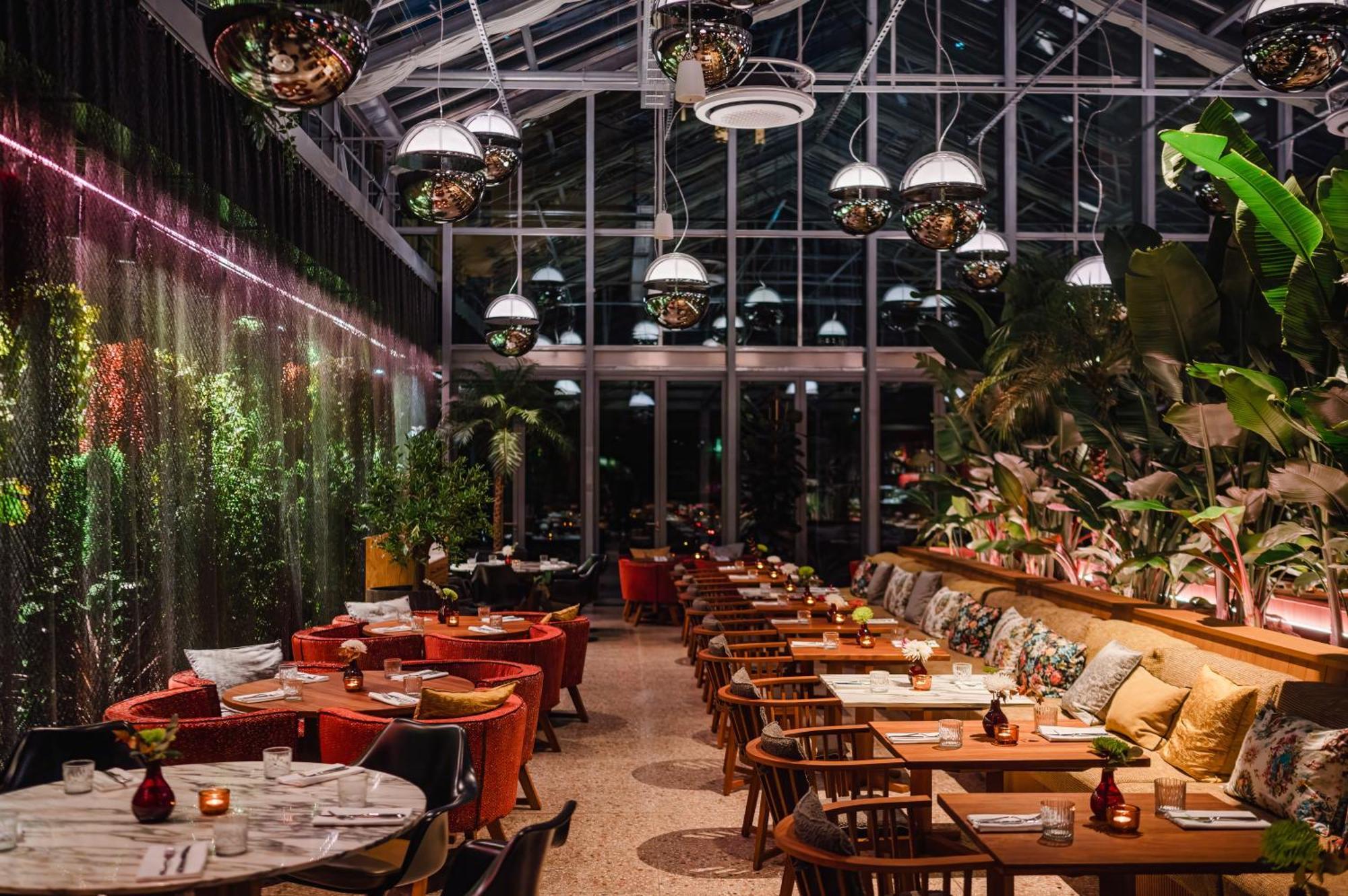 Отель Sly Берлин Экстерьер фото Restaurant Botanica