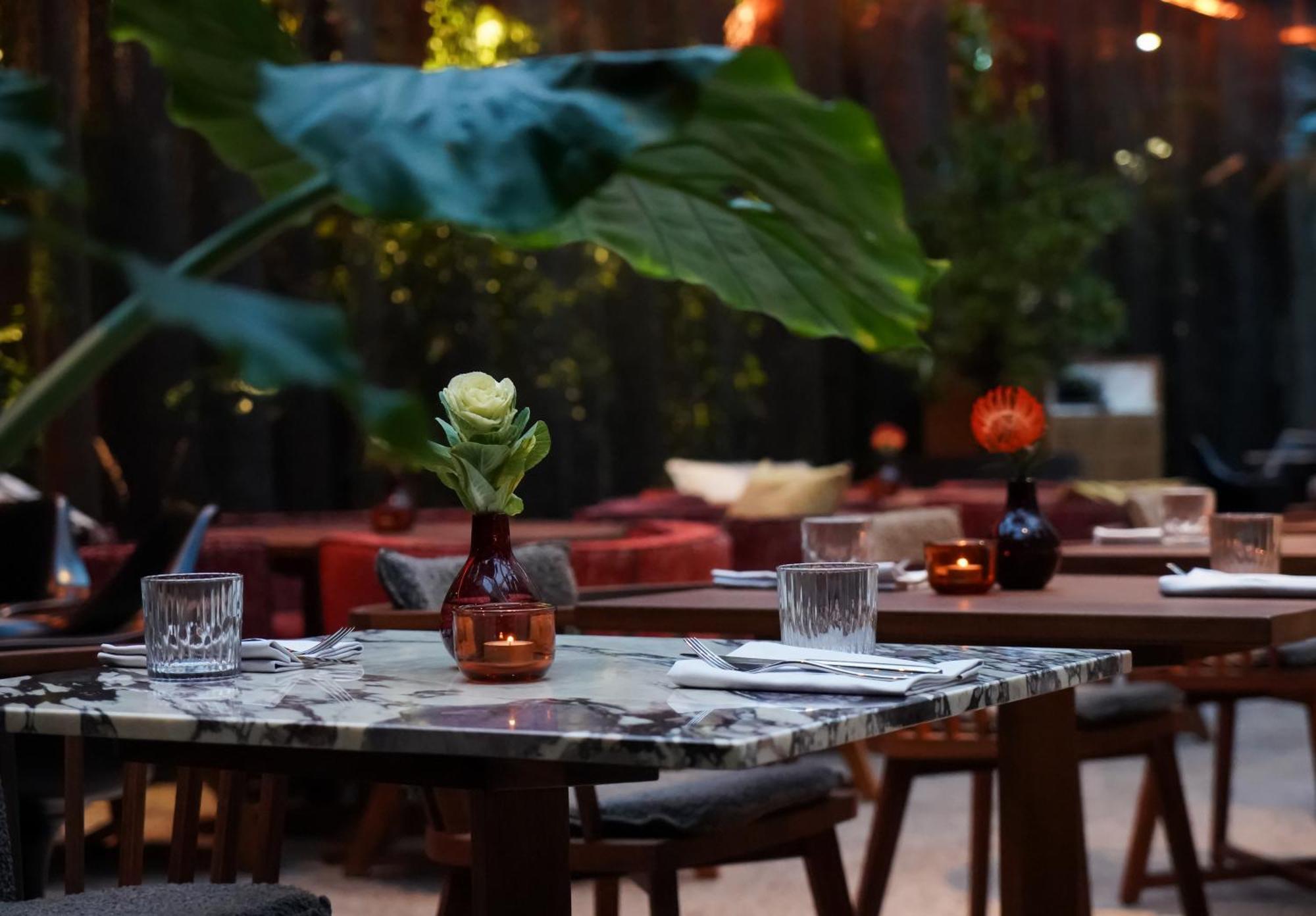 Отель Sly Берлин Экстерьер фото The patio at the restaurant