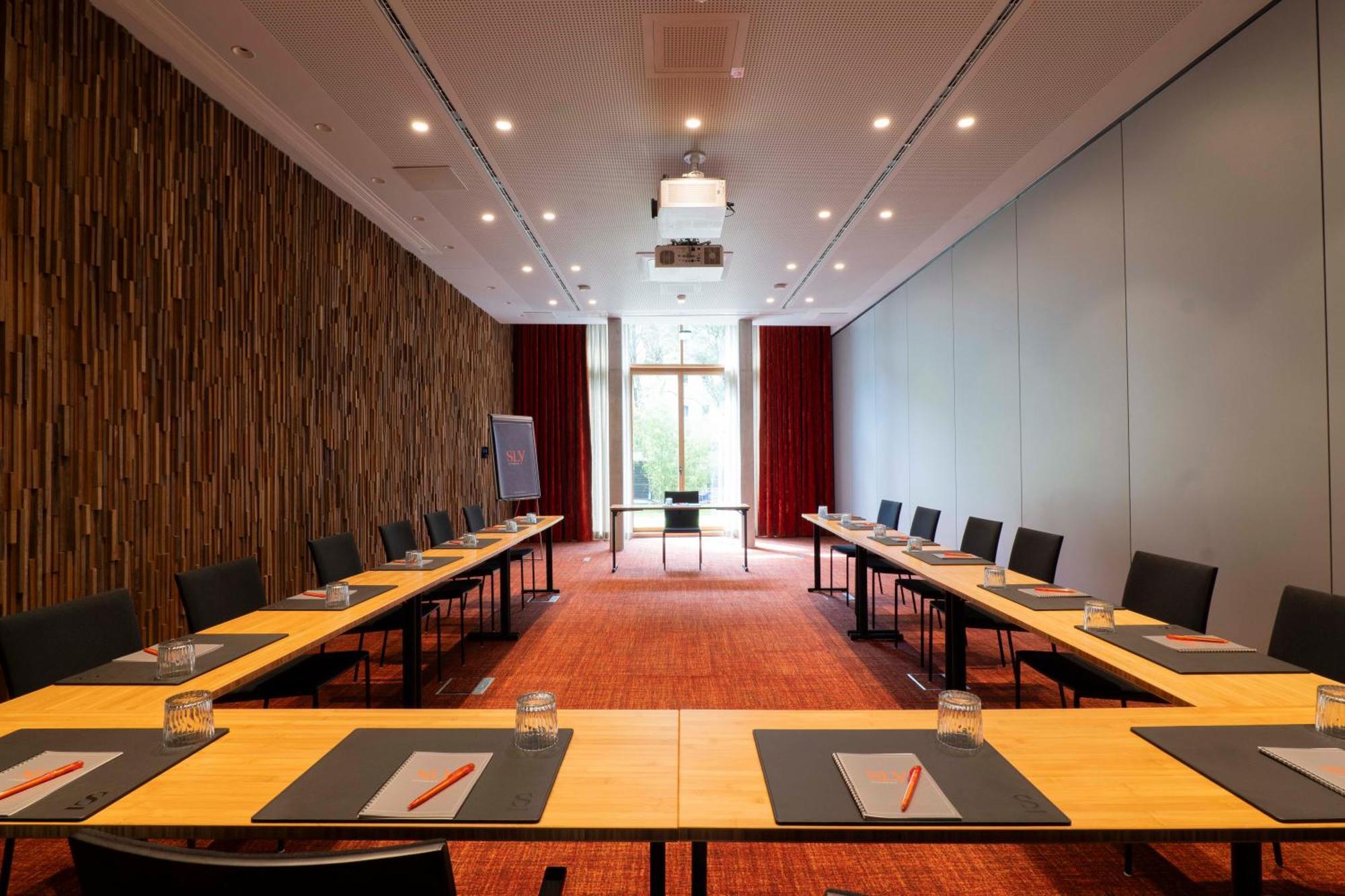 Отель Sly Берлин Экстерьер фото Meeting room