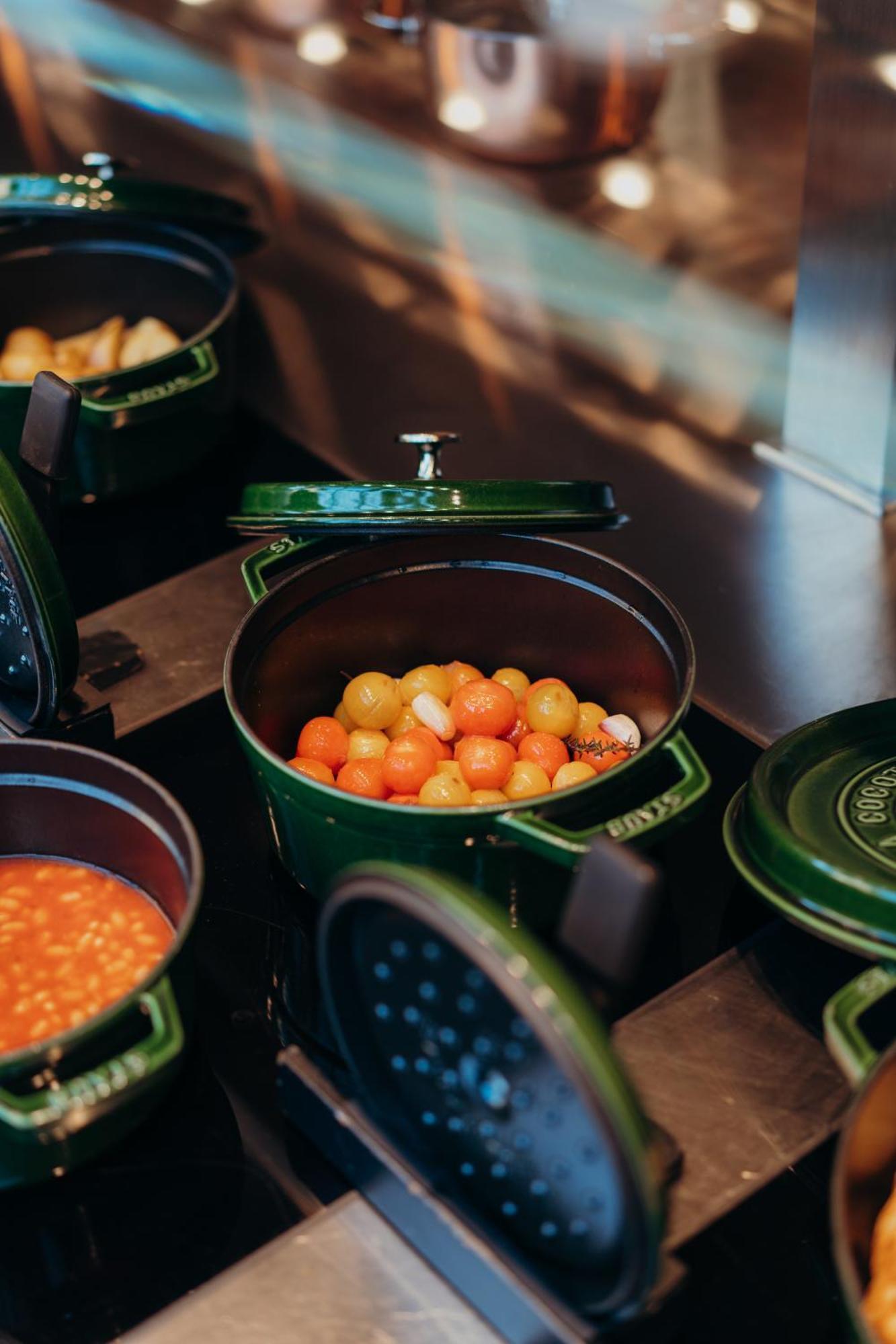 Отель Sly Берлин Экстерьер фото A Le Creuset cast iron pot