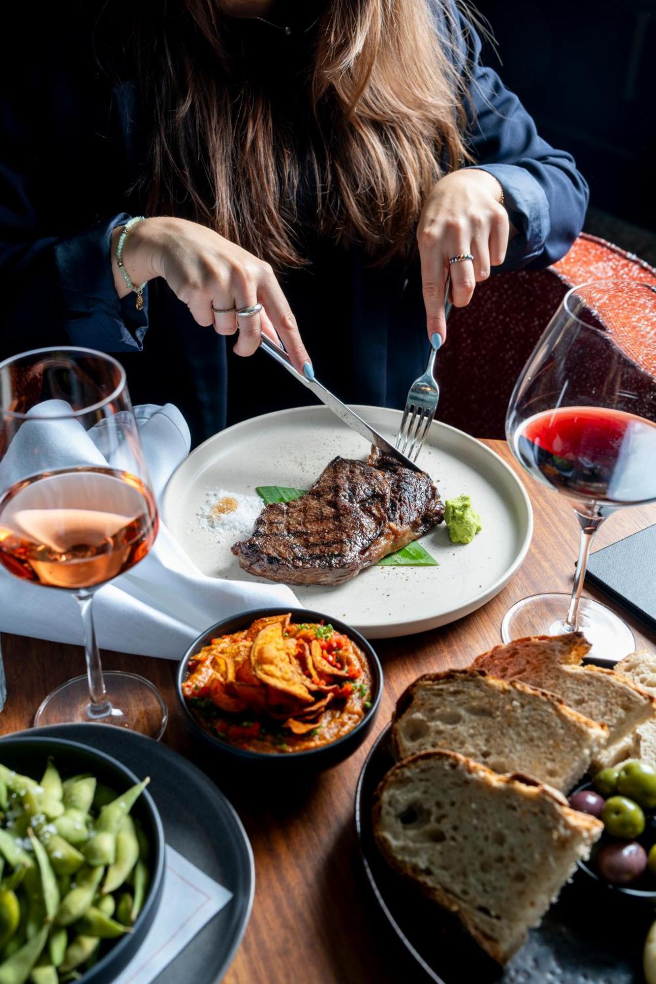 Отель Sly Берлин Экстерьер фото A steak at the restaurant