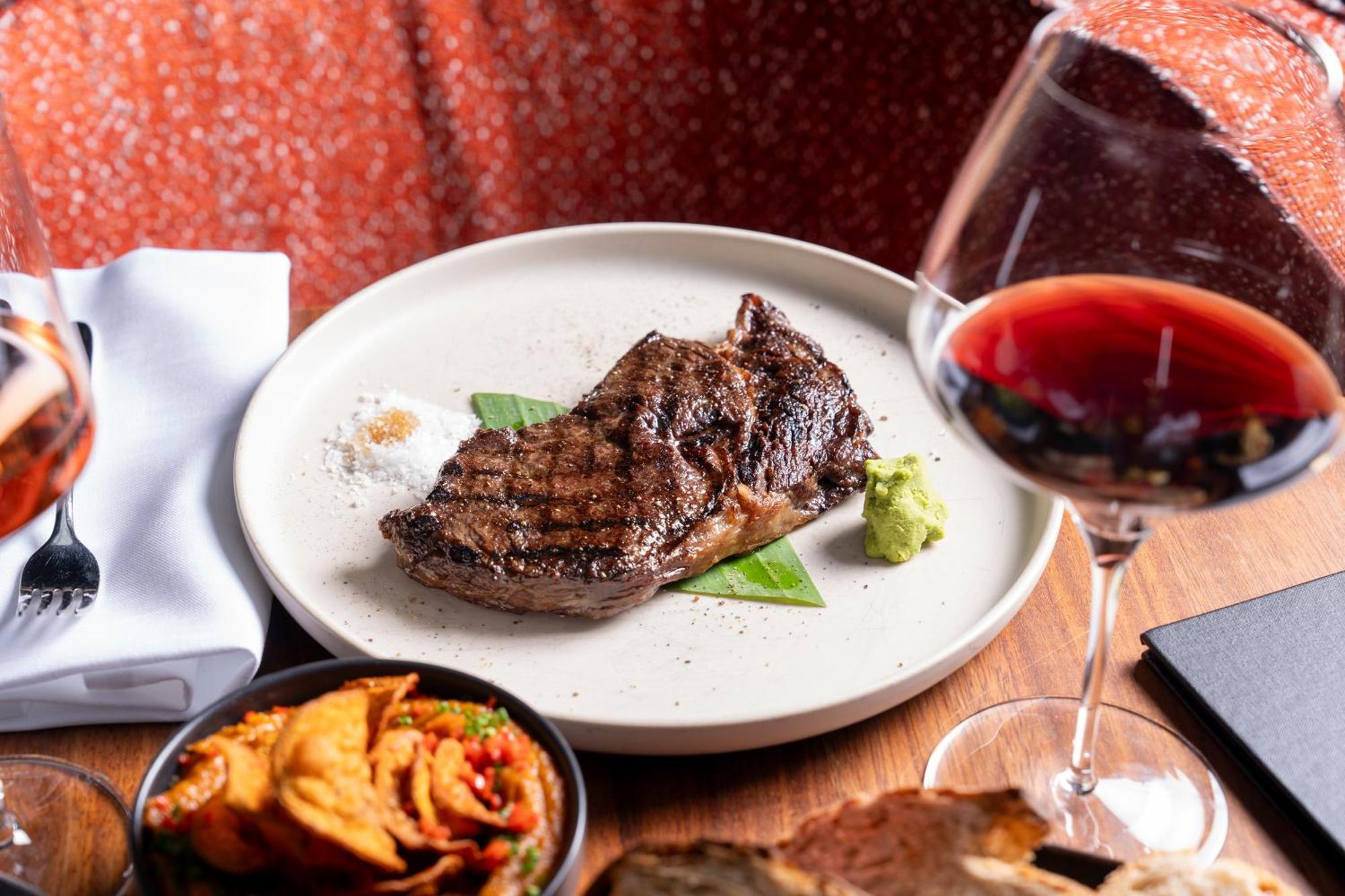 Отель Sly Берлин Экстерьер фото A steak and wine dinner