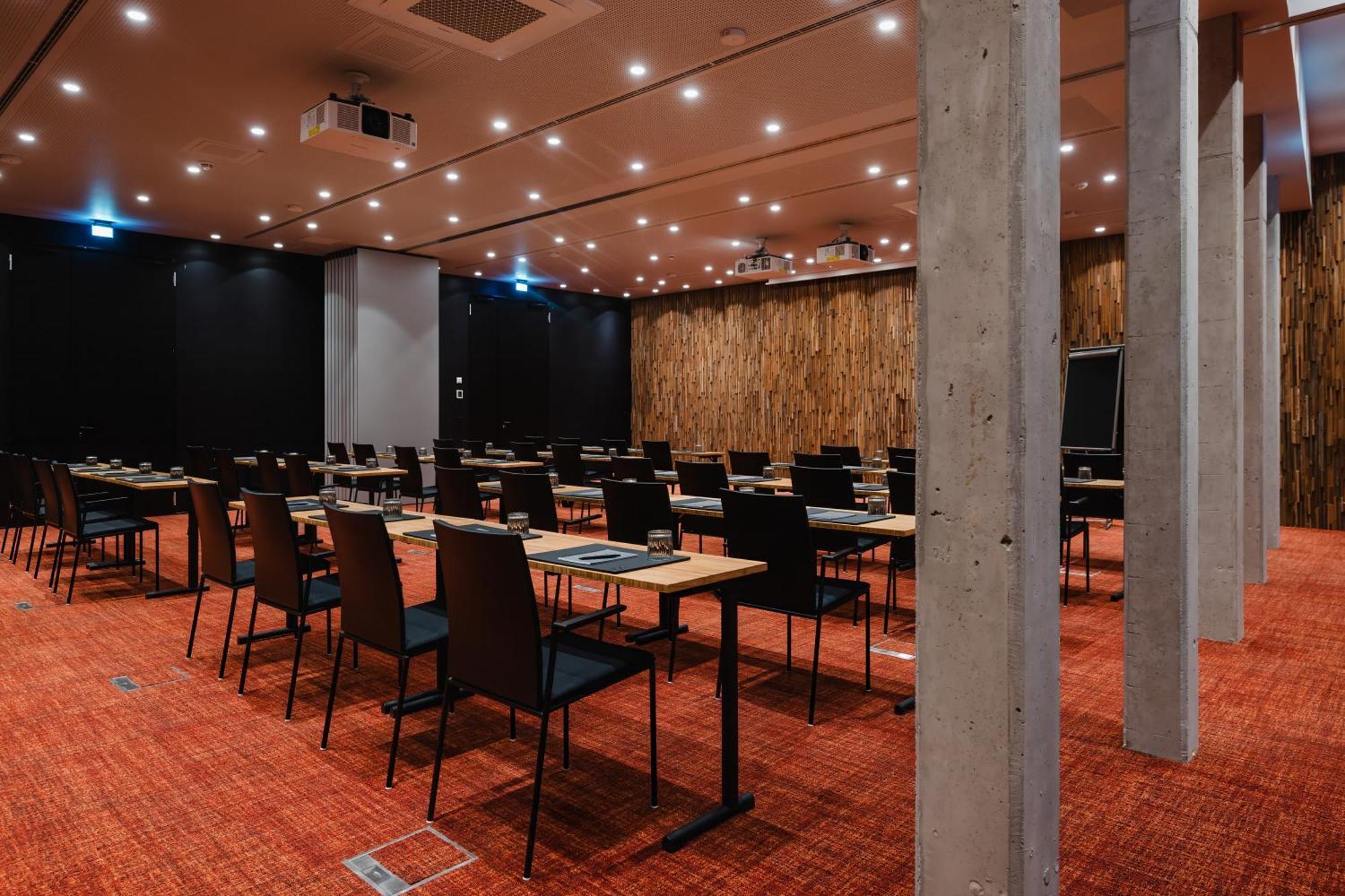 Отель Sly Берлин Экстерьер фото The conference centre